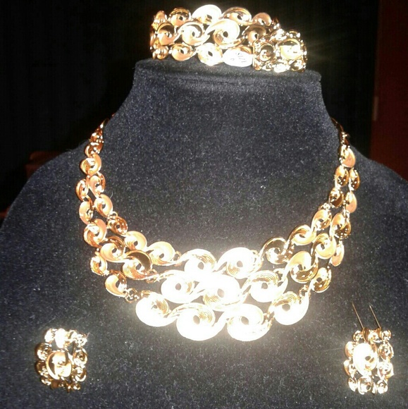 Necklace Set - Picture 1 of 2